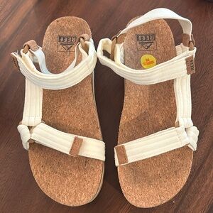Reef platform sandals never worn